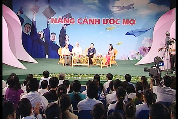 Phối Hợp Với Sở Ngành Liên Quan Tổ Chức Chương Trình Quỹ Học Bổng “ Nâng Cánh ước Mơ ” (năm 2009)