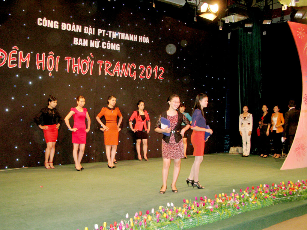 0.Đêm hội thời trang chào mừng ngày Phụ nữ Việt Nam 20-10-2012