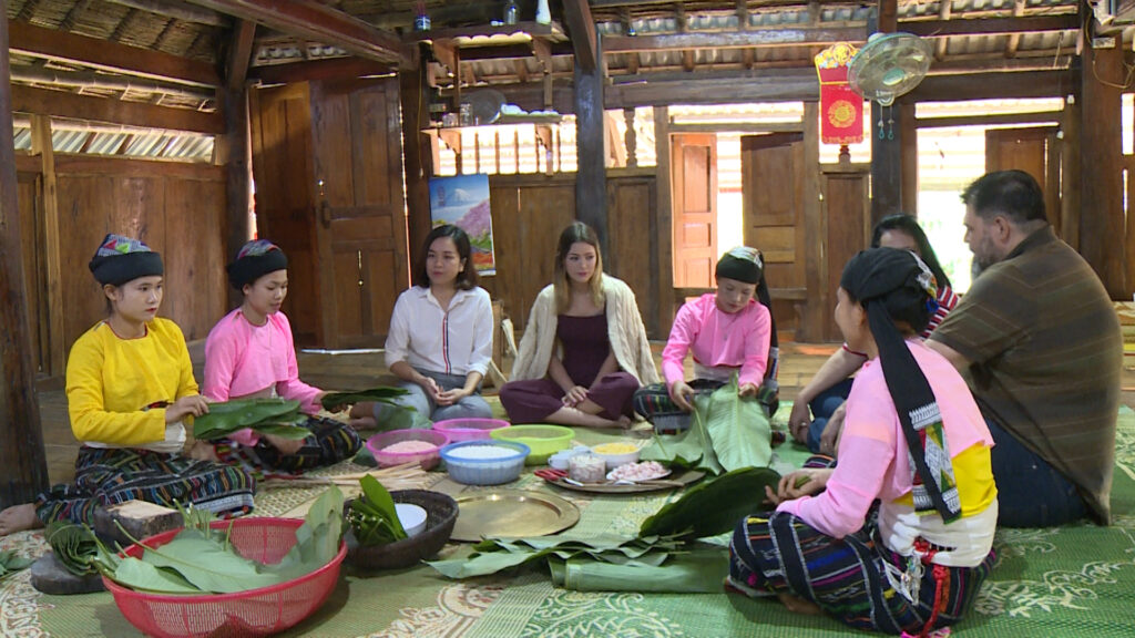 08 Thực hiện chương trình Tết Nguyên Đán 2020 “Người Tây đón Tết ở bản Thái”