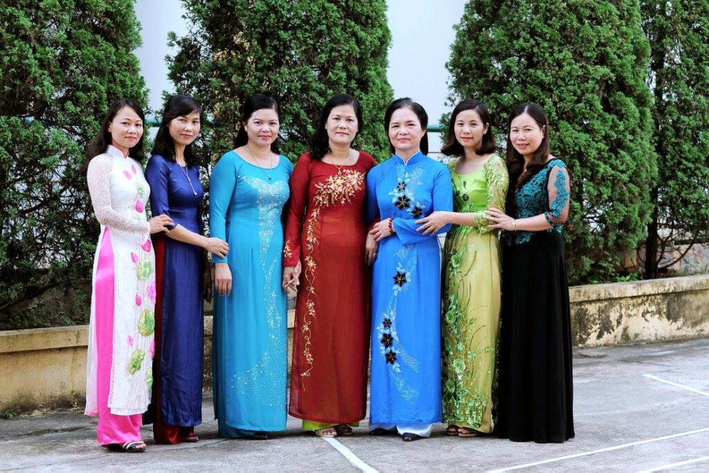 1.Ban Nữ công nhiệm kỳ 2012 – 2017, chụp ảnh tháng 8-2016