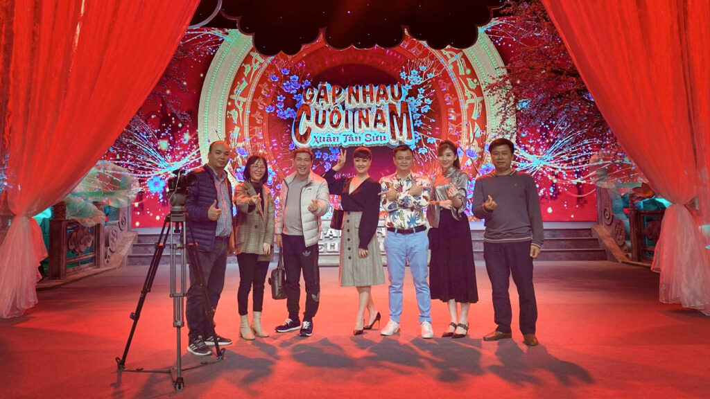 11. Ekip TTV ghi hình tại chương trình Gặp nhau cuối năm 2021 của VTV