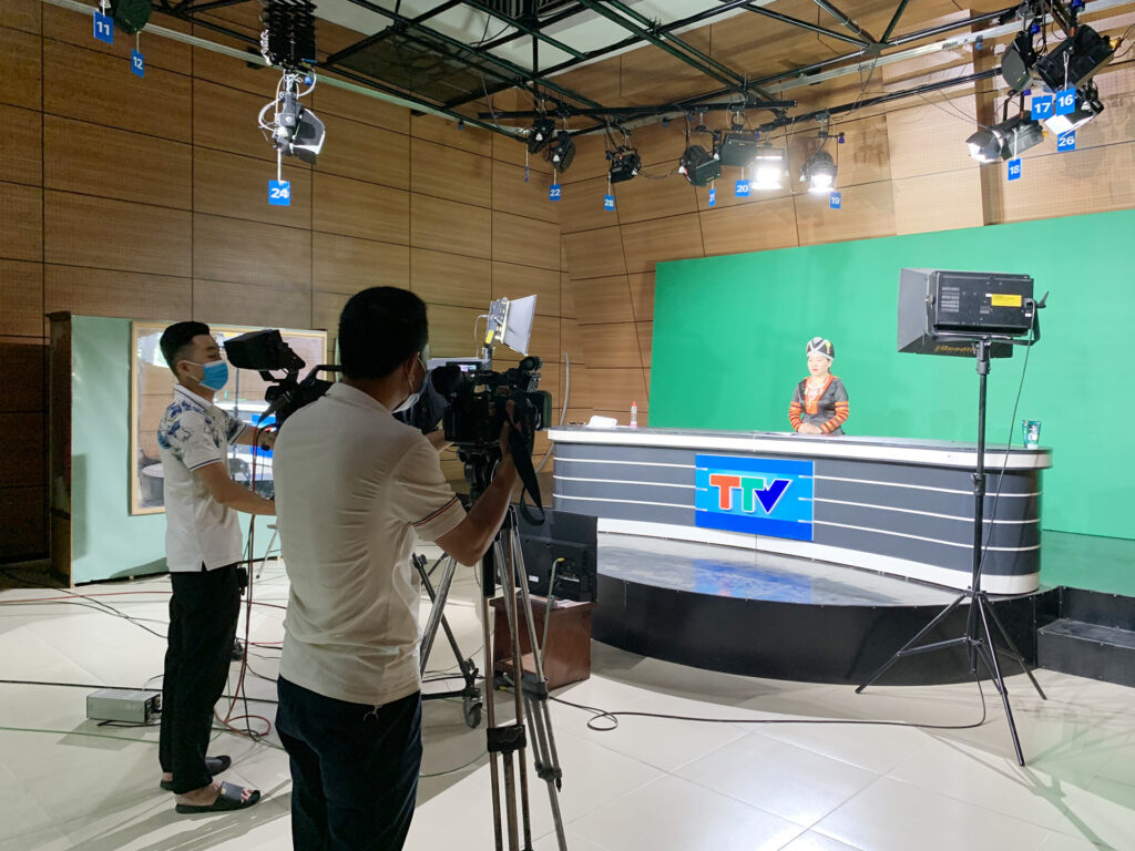 11. Ghi hình chương trình Truyền hình tiếng Mông.