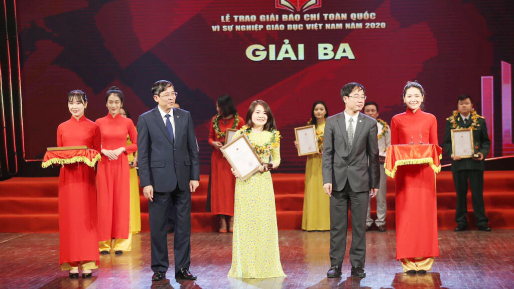 13 Tác phẩm đạt giải 3 Giải Báo chí toàn quốc Vì sự nghiệp Giáo dục Việt Nam năm 2020( đề nghị chỉnh sửa)