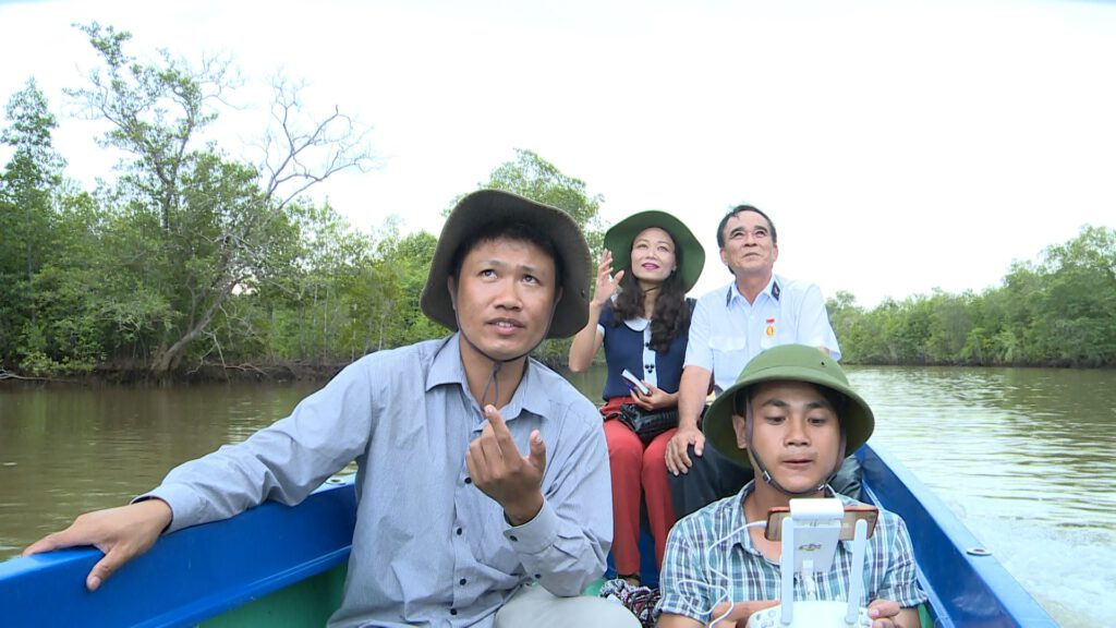 18. Tác nghiệp trên vùng sông nước Cà Mau