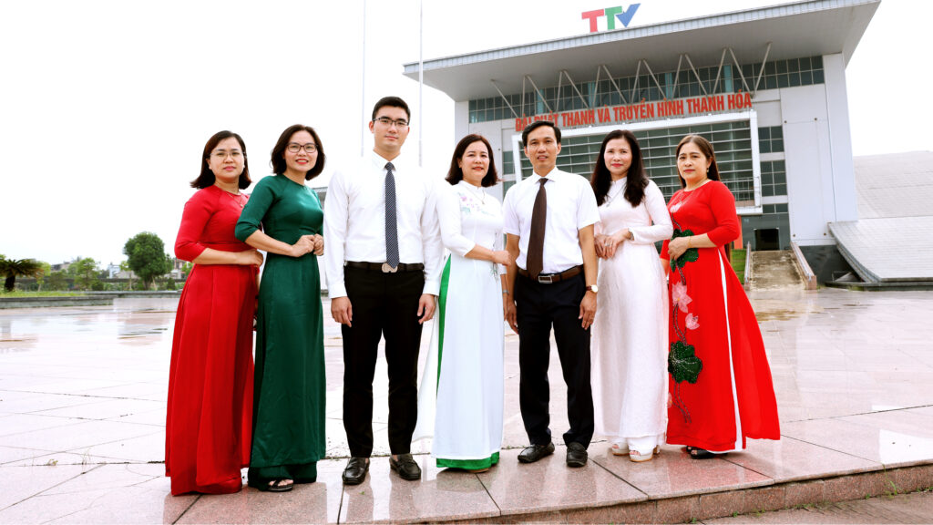 2. Lanh dao va chi em nu cong phong tchc