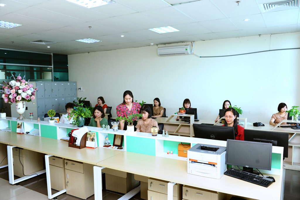 3 Các Biên dịch viên Phòng Khai thác Chương trình sản xuất chuyên mục