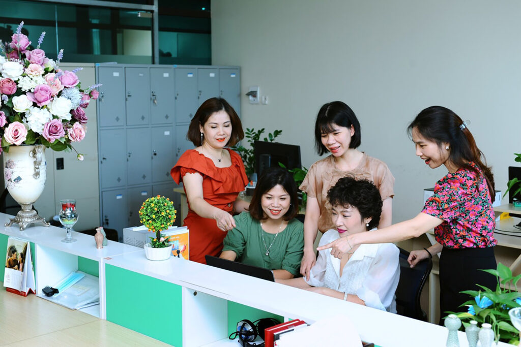 4 Một buổi làm việc nhóm của Phòng Khai thác Chương trình