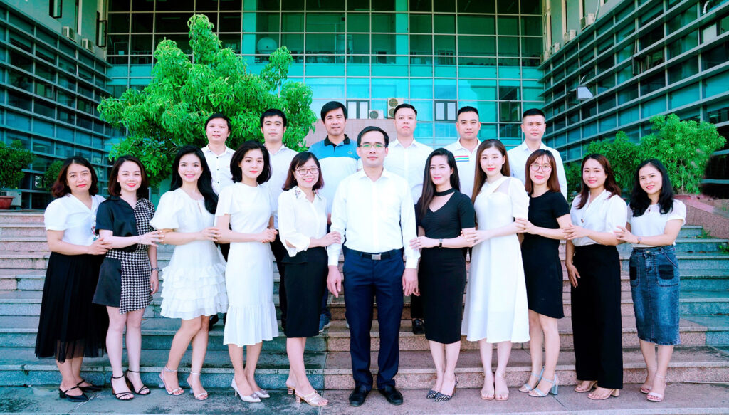 4. Tập thể phòng Văn nghệ - Thể thao