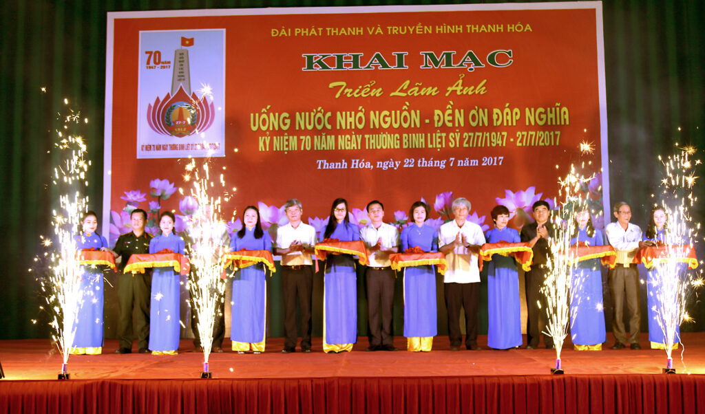 4.Khai mạc Triển lãm ảnh “Uống nước nhớ nguồn - Đền ơn đáp nghĩa”, năm 2017.