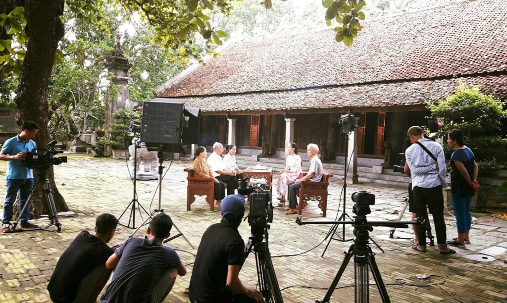 6.Phối hợp với VTV thực hiện chương trình “Câu chuyện văn hóa” (8.2017)