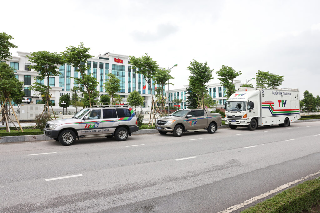 6.Tổ xe đi làm truyền hình trực tiếp