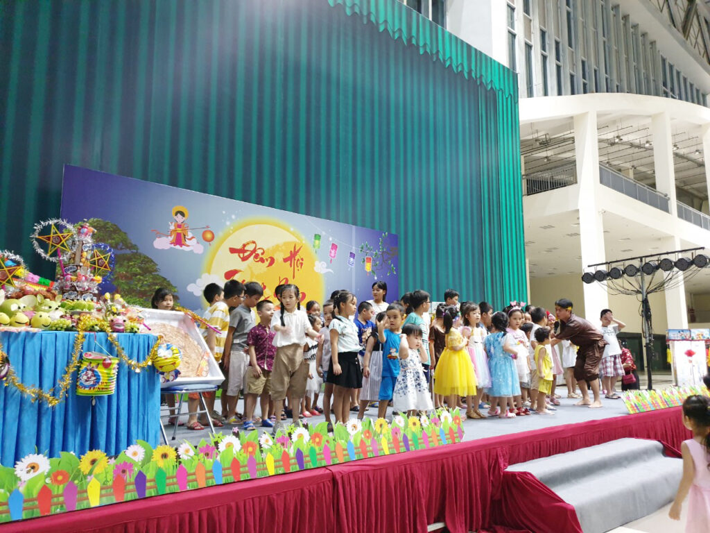 7. “Đêm hội trăng rằm năm 2020” do Đoàn TN Đài Phát thanh và Truyền hình Thanh Hoá tổ chức