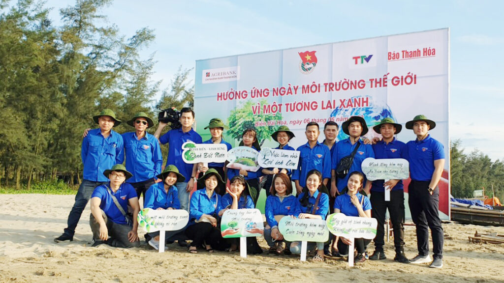 8. Đoàn TN Đài tham gia Chương trình “Ngày thứ 7 tình nguyện - Hãy làm sạch biển” tại bãi biển Hải Hòa, phường Hải Hòa, thị xã Nghi Sơn năm 2020