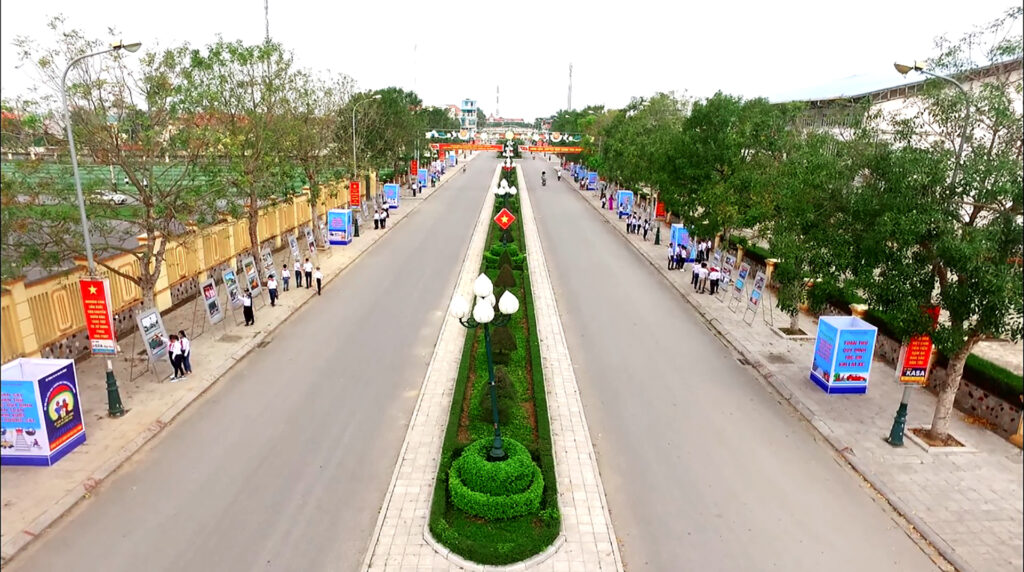 8.Triển lãm lưu động về An toàn giao thông tại huyện Nga Sơn, tháng 4-2021