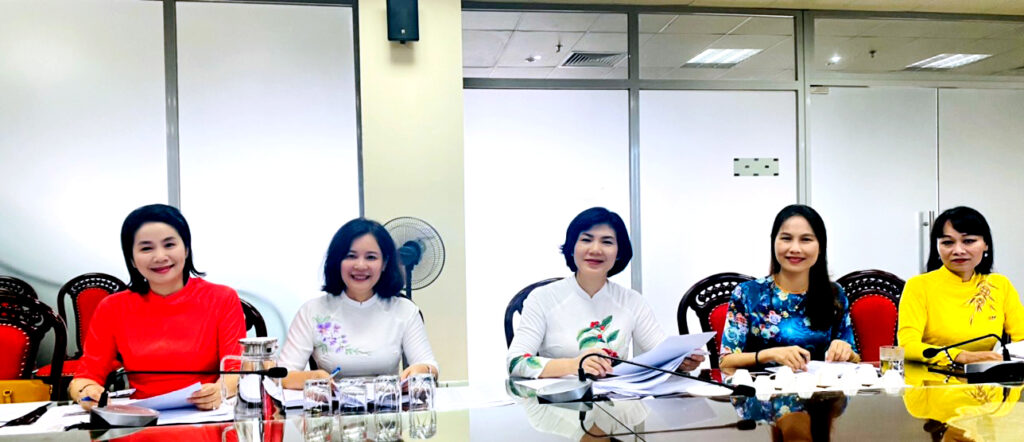 8Các chị trong Ban nữ công tham gia Ban giám khảo chấm các cuộc thi của Công đoàn Đài, 9-2021