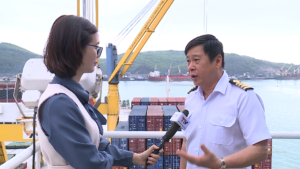 Phóng viên Khánh Hoà tác nghiệp tại Cảng Nghi Sơn
