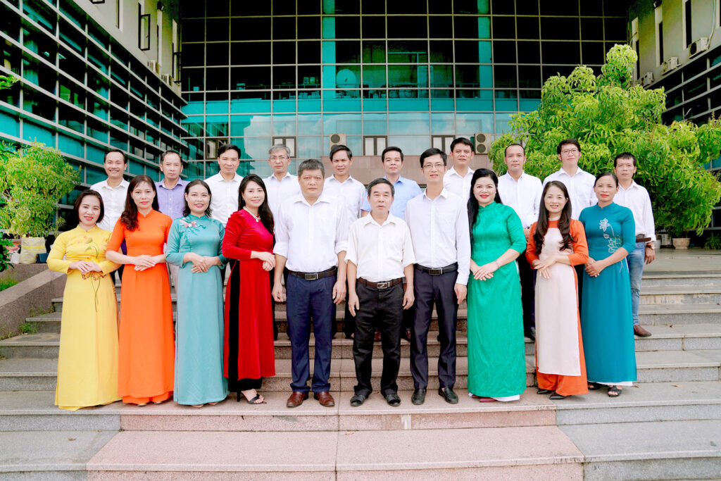 Tập thể lấy ảnh gốc của ảnh này