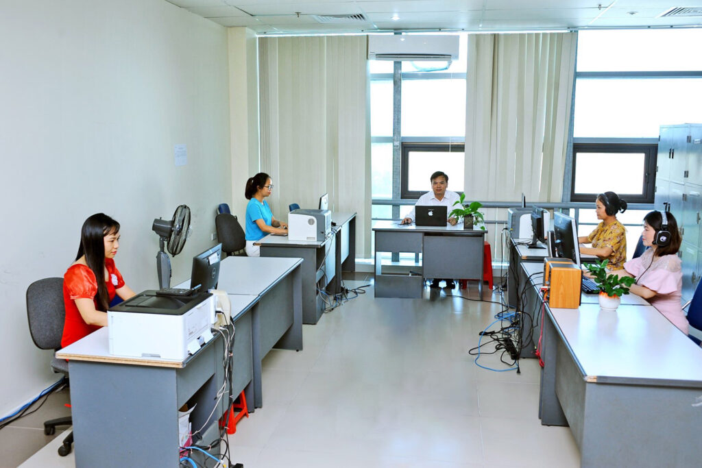 2.Phong-vien-Bien-tap-vien-Phong-Phat-thanh