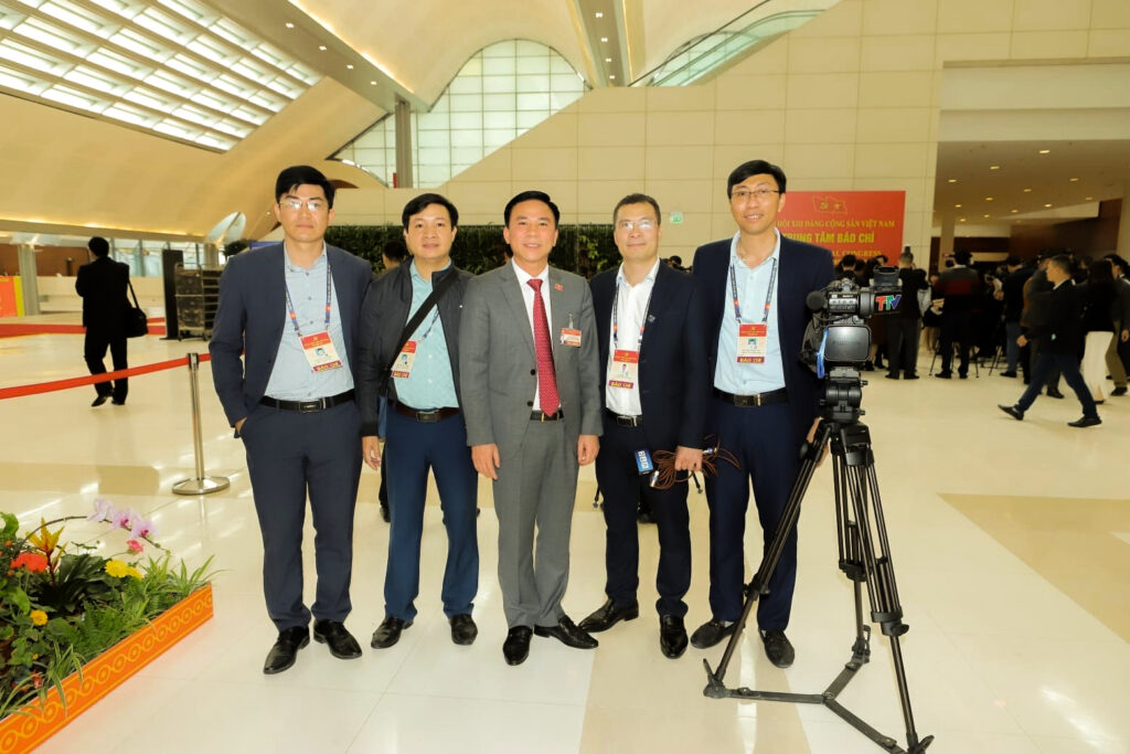 3.Phóng viên tác nghiệp tại Đại hội Đảng toàn quốc lần thứ XIII