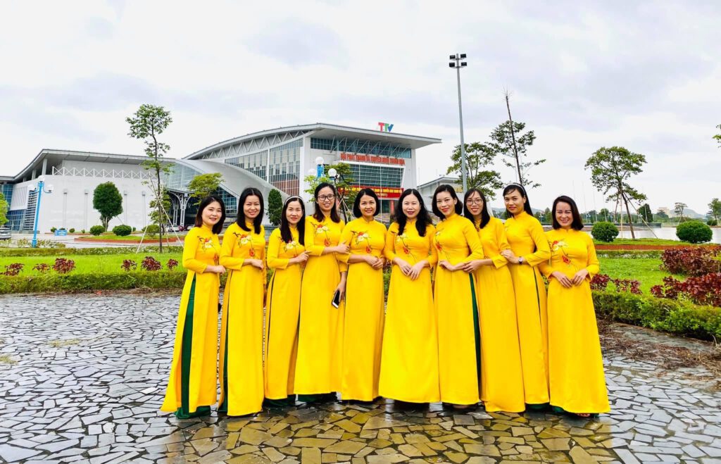 Tổ nữ công phòng Phát thanh hưởng ứng Tuần lễ áo dài 2021